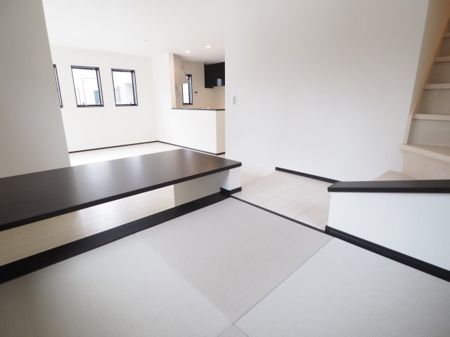 タタミコーナーの隣には、便利なカウンターが付いています♪