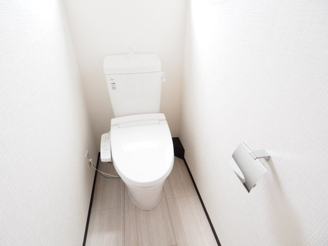 2階にも温水洗浄便座付きのトイレがあります(*^-^*)