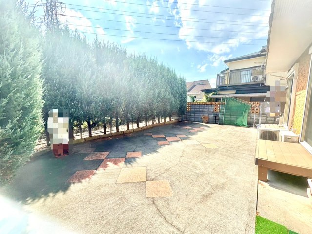 広々と多目的に使えるお庭です！