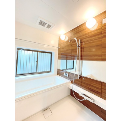 足を延ばしてゆったりとお風呂に浸かれます♪*
