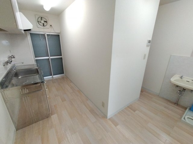 DK（約8.0帖）：コンパクトなダイニングキッチンです。