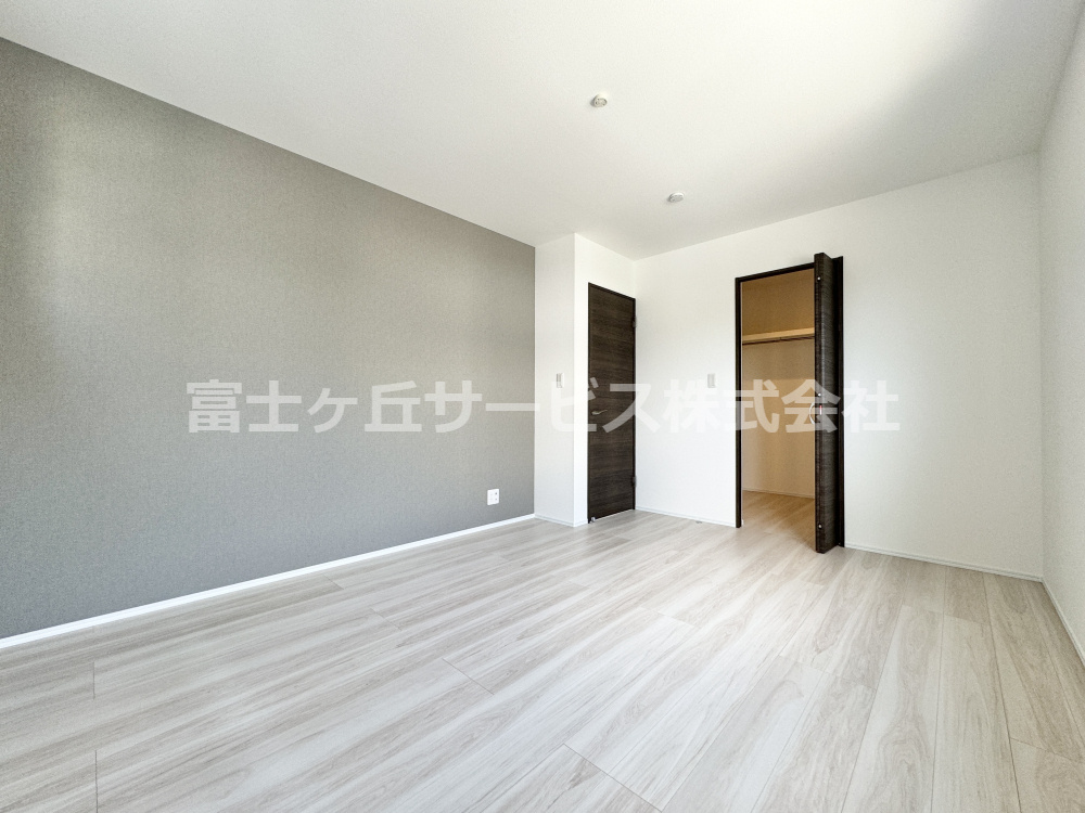 落ち着いて過ごせる寝室です