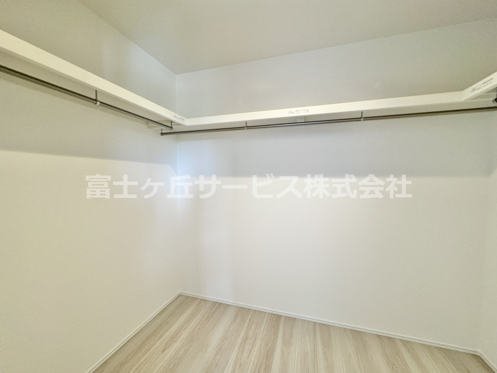 収納豊富なウォークインクローゼット