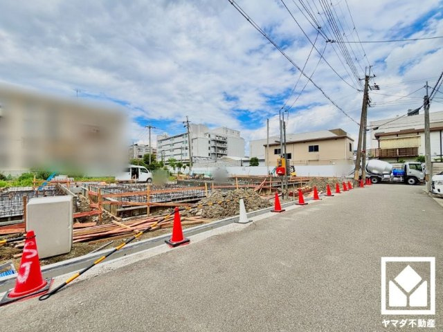 突然の来訪時にも防犯面で心強いモニター付きインターホンを設置。お留守番中のお子様も、室内からスムーズに相手の確認ができます。