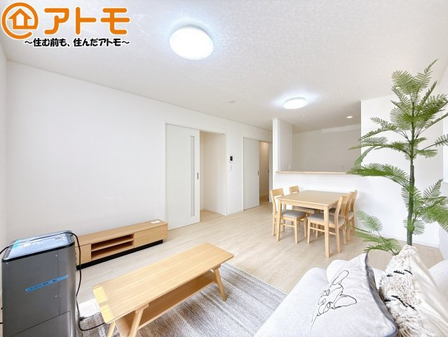 家族団らんのイメージは、リビングを思い浮かべませんか？リビングこそ広々としたお部屋が良いですね♪