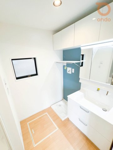 【ondo建物プラン例/洗面室】ゆとりのある洗面スペースで、慌ただしい朝もゆとりをもって準備ができる快適な空間です。