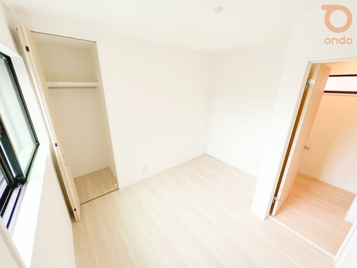 【ondo建物プラン例/洋室】充実した収納スペースを備えた洋室。お部屋をすっきりと保てる、使い勝手の良い空間です。