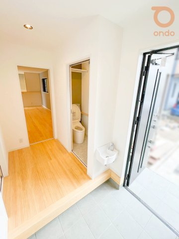 【ondo建物プラン例/玄関】室内が見えにくい玄関設計で、プライバシーにも配慮された安心の間取りです。