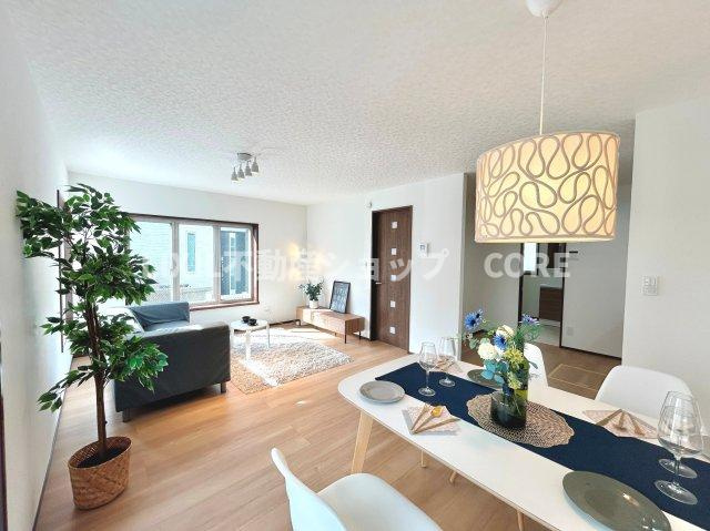 家族の一体感を感じられる広々としたリビングスペース。家族の笑い声が今にも目に浮かびそう。