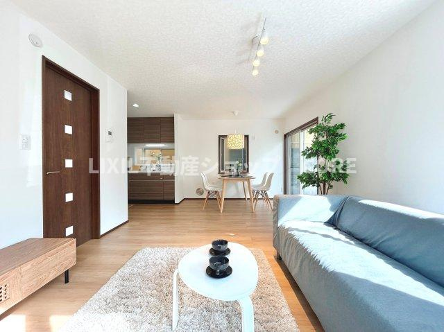 既に家具が配置されてますのでイメージが付きやすいです！是非、見て下さい！