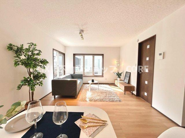 天気の良い日は是非窓を開けて風通しの良さもご体感下さい。明るいＬＤＫがご家族団欒の時を包みます。