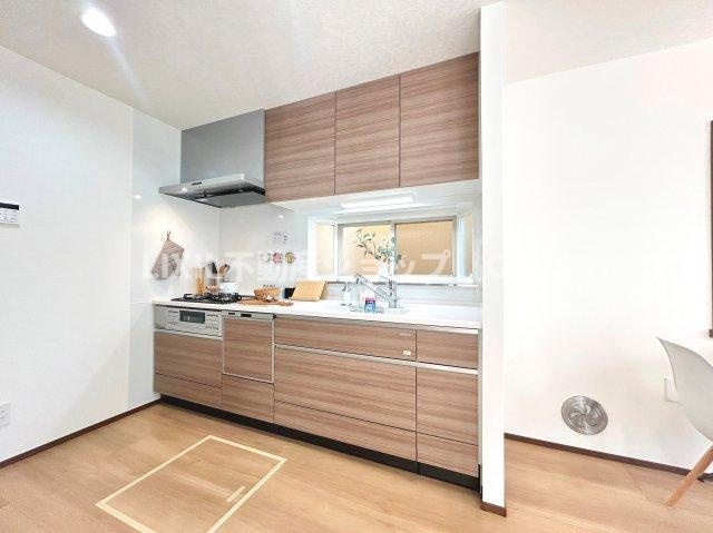 最新のシステムキッチンに新規交換済です。新品のキッチンなのは嬉しいですね。