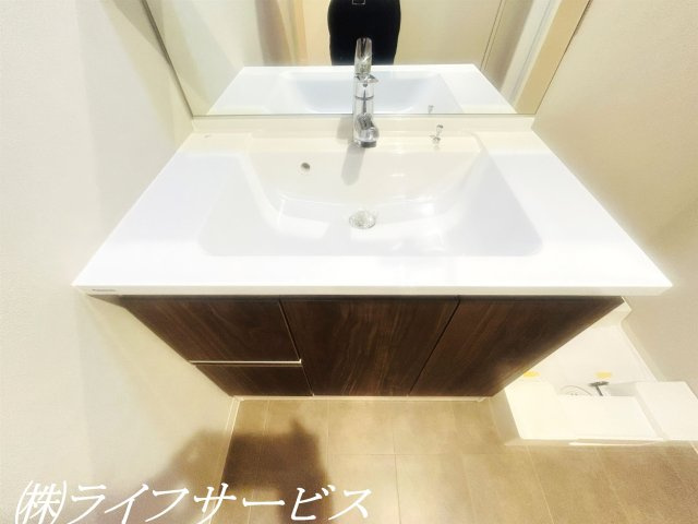 シャワー付水栓搭載洗面化粧台新調