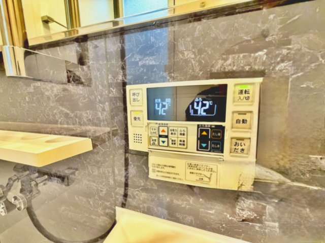 【おいだき機能】　追い焚き機能付きで、いつでも温かいお風呂を楽しめます。