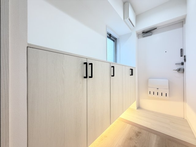 【玄関】　清潔感のある玄関で、お客様を気持ちよくお迎えします。