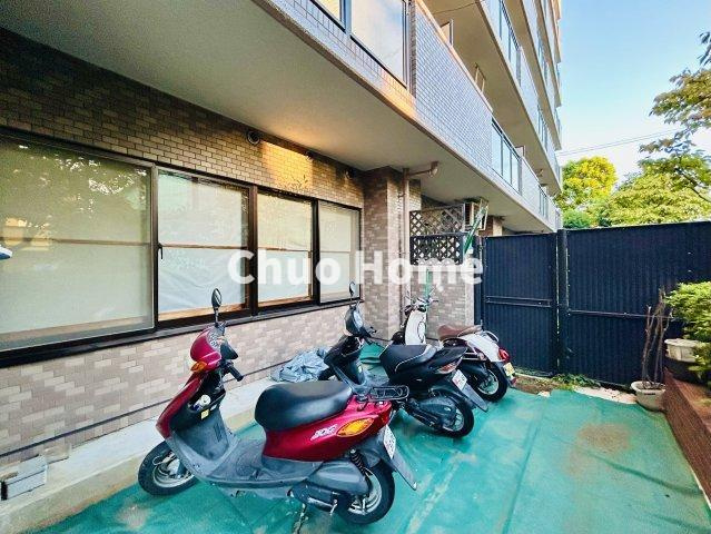【バイク置場】最新の空き状況や費用などの詳細は担当スタッフまでお問い合わせください。