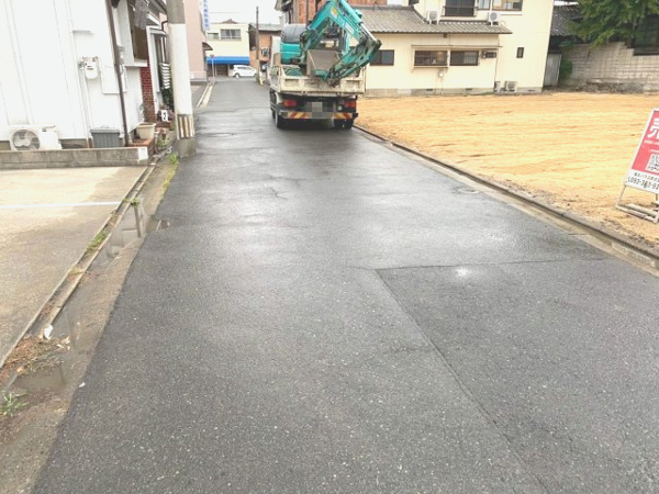 【大井戸町の前面道路含む現地写真】