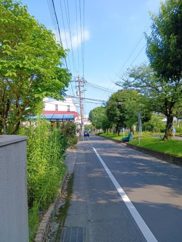 前面道路は見渡し良い直線道路だから安心！