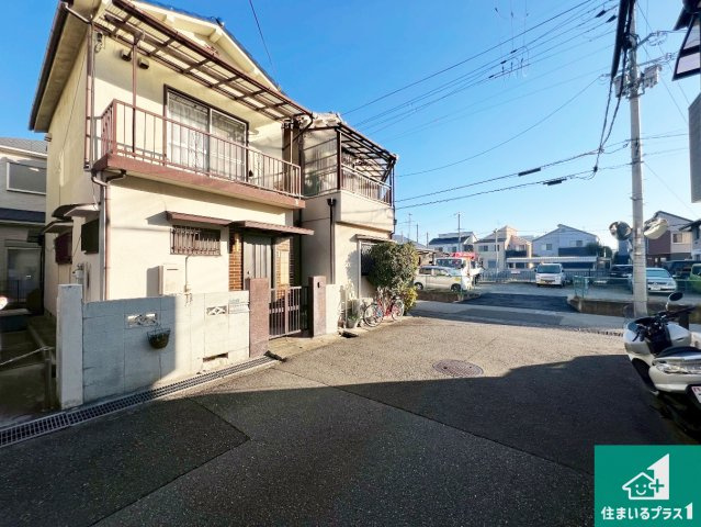 周辺は落ち着いた街並みの住宅地！子育てがしやすい住環境です！
