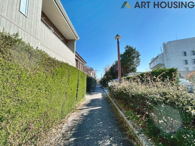 建物南側は緑道になっており、陽当たり良好です！