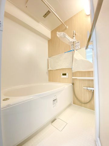 ユニットバス、追い焚き機能も付いてます♪浴室乾燥機能も付いてます♪