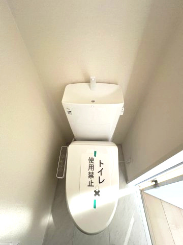 1階トイレには快適な温水洗浄便座付き