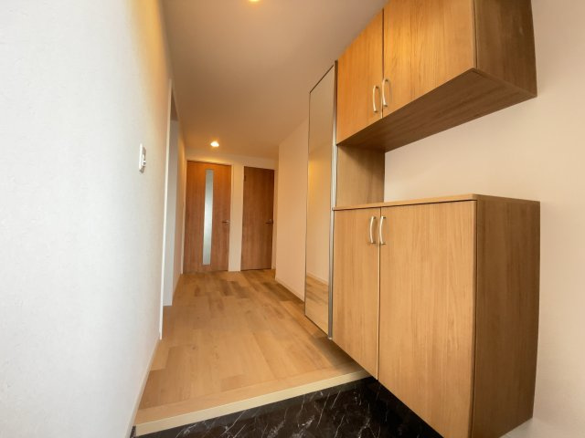 【新品】建具、扉、デザインクロス、フローリング！ナチュラルデザインの素敵な空間です♪