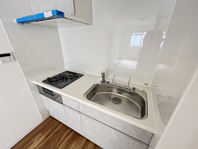 白を基調としたスタイリッシュなキッチン