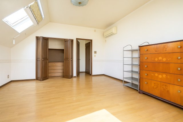 広々とした洋室です