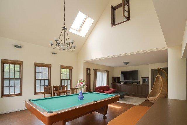 明るい光が射し込む陽だまり空間