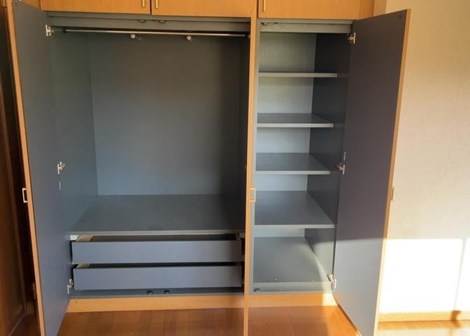デザイン性を重視しすぎて収納が少なかった！なんてことにならないため、事前に現地で収納の数を確認しておくことをお勧めします。クローゼット以外にも床下収納や屋根裏収納、パントリーなどもチェックしましょう。
