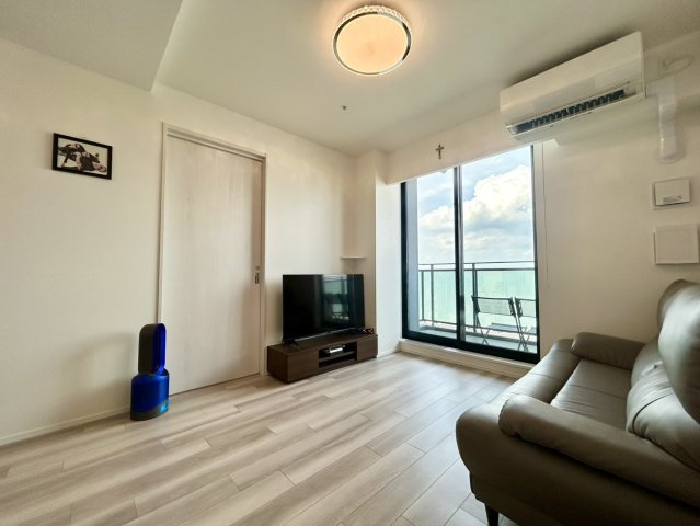 【リビングダイニング】約15.6帖！お部屋全体がとても明るく、暖かみある空間です☆