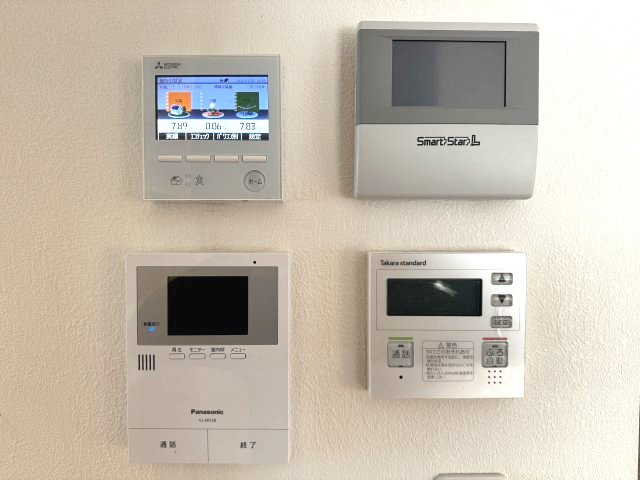 太陽光発電システム9.6kw、大型蓄電池を搭載しております。たっぷり発電してたっぷり蓄電。余剰電力は売電可能で強力に家計をサポートします♪