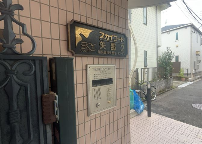 室内の防犯設備もチェックしましょう！モニター付きインターホンが設置されているか、防犯シャッターが設備されているか、ベランダに人が上がってきにくい高さかなどチェックしておくと入居後も安心できるでしょう。