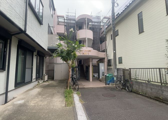 眺望の良さを楽しめるダイニングキッチンで家族団らんの時間を過ごしてはいかがでしょうか。バルコニーから見える景色を家族で眺める時間は、時間が経つのを忘れてしまいそうですね。是非、現地を見に行きましょう！