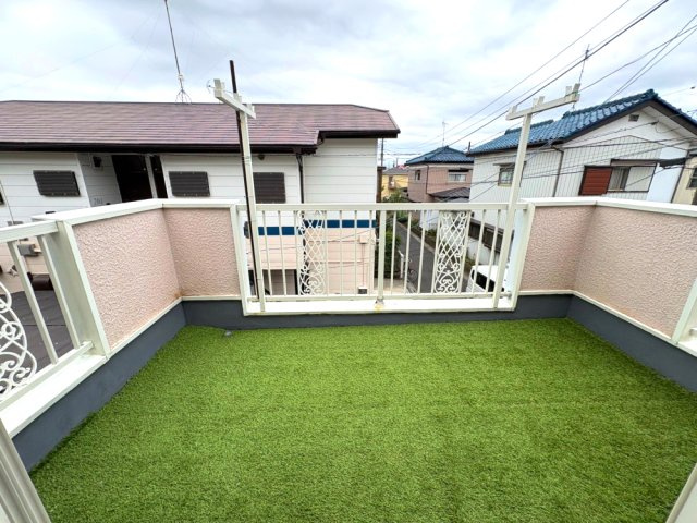 広いバルコニーで洗濯物は沢山干せます