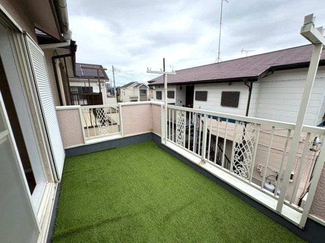 広いバルコニーで洗濯物は沢山干せます