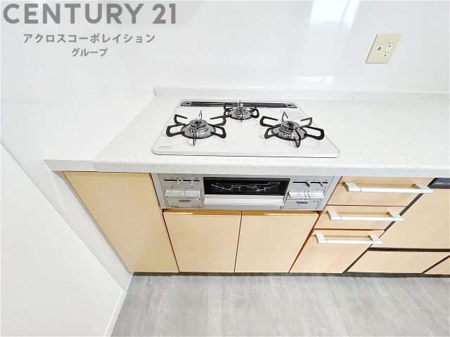 多数の調理器具を同時に使用でき、料理の効率化が可能。省エネで節約になり、様々な料理スタイルに適応できます。また、火力調整が独立しており、手入れや掃除もしやすく、今よりもっとお料理が楽しくなるかも。　