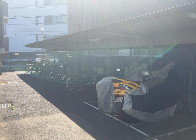 マンションの駐輪場は、事前に空きがあるか確認を取ると安心です。せっかく入居したのに駐輪スペースがない！なんてことになったら大変ですよね。そこで、内見時や購入前にはまず事前に確認しておくと良いでしょう。