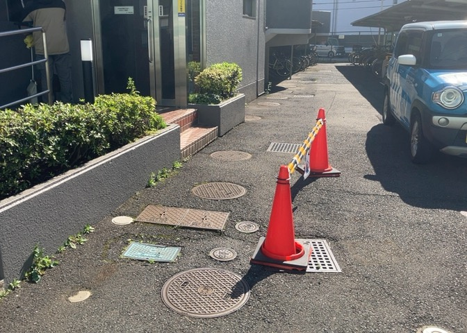 物件によっては、入居者が個人的に使用できる専用庭がついているものもあります。また、住宅の中にある土間の部分を庭と呼ぶこともあります。庭の用途は住む人によって変わり、それによってデザインもさまざまです。