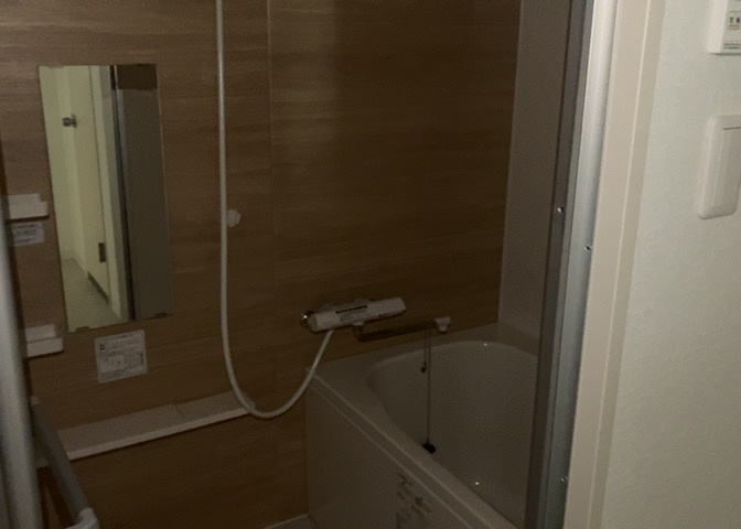 入浴時の快適さも大事なことですが、綺麗な状態を維持できなければ気持ちよく入浴できません。毎日の掃除が楽という点は大事なポイントになります！カビが生えにくく掃除がしやすい、壁や浴槽を選ぶといいでしょう。