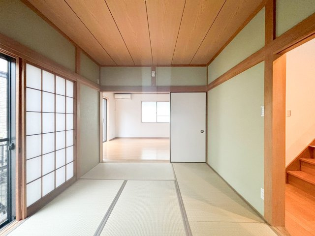 様々な使い方ができる和室付。お客様がいらした時、お子様の遊び場、寝室など和室があるのは嬉しいですね。