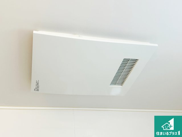 四季を通して快適なバスライフをお手伝いする浴室暖房乾燥機！浴室の乾燥・暖房・涼風・換気はもちろん、24時間換気にも対応！