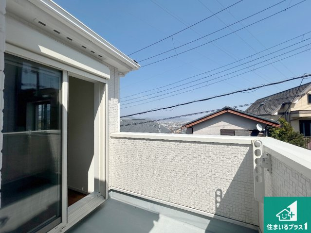 日当たりのよいバルコニー！お部屋が開放的に！