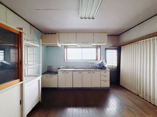 ■キッチン｜大きなお鍋や調理用具のも出し入れラクラクな収納がたっぷり！毎日使う場所だからこそ、無理のない姿勢で作業できるのは嬉しいポイントですね(*＾＾*)♪