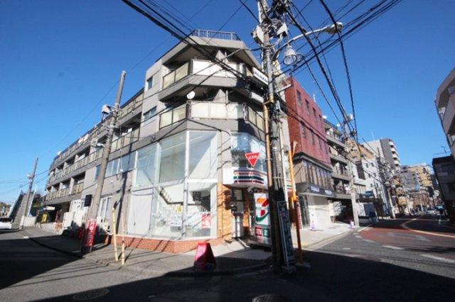 セブンイレブンが一階にある便利な住環境が嬉しいポイント