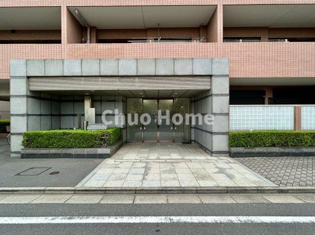 【エントランス】マンションのエントランスは、その物件の印象を決める、顔とも言える場所です。毎日通る場所ですからきれいなのが一番です。
