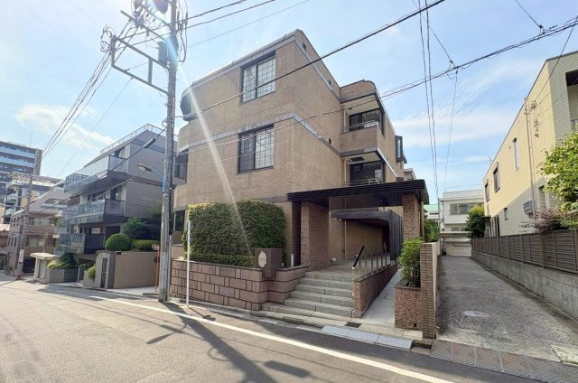 1990年2月築（2016年2月に増築）、総戸数11戸のマンションです。