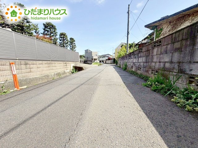 繁華街のようなにぎやかさがないため、車の音や話し声が少なく、静かな生活を望む人に適している閑静な住宅地！