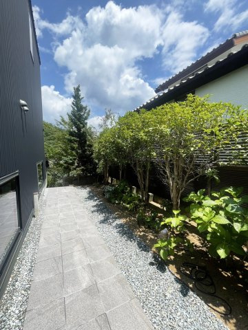 ゆったり空間のお庭です。（2025年7月現在）